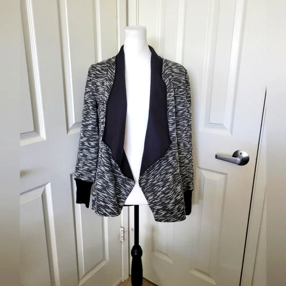 Ellen Tracy | Marled Black/White Open Drape Front Jacket (SIZE M) - Picture 4 of 15